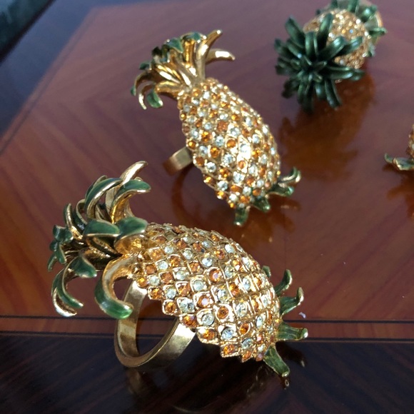 OliviaRiegel pineapple setofnapkin holders&stopper - Picture 7 of 8